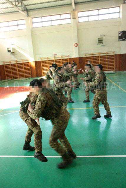 esercizio militari in palestra